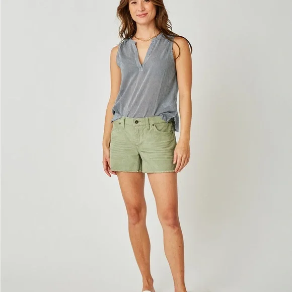 Carve Designs Oahu Shorts 4" Size 8 - Picture 3 of 8